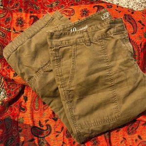 Ann Taylor LOFT army green cargo capris size 10